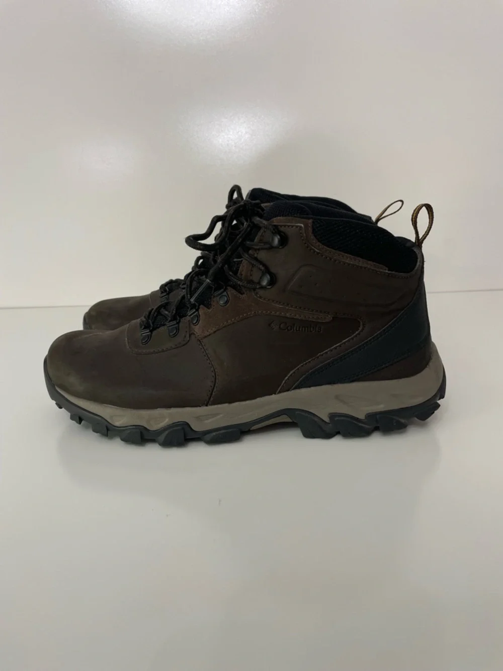 Columbia Men's Gorpcore Newton Ridge Waterproof Trail Hiking Boots, size 13
